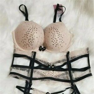 Victoria's Secret FASHION SHOW 3 piece bra-garter-thong set 316